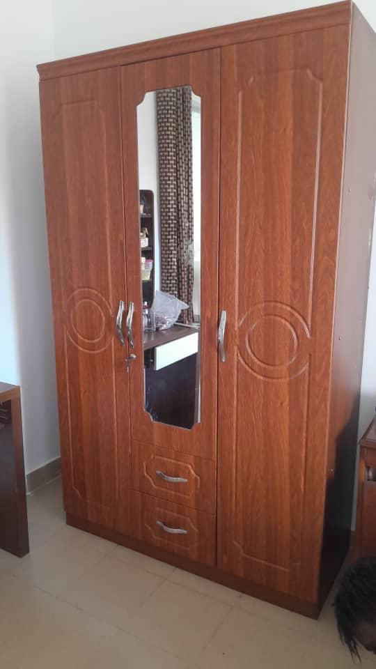 Armoire 3 portes avec miroir et 2 tiroirs