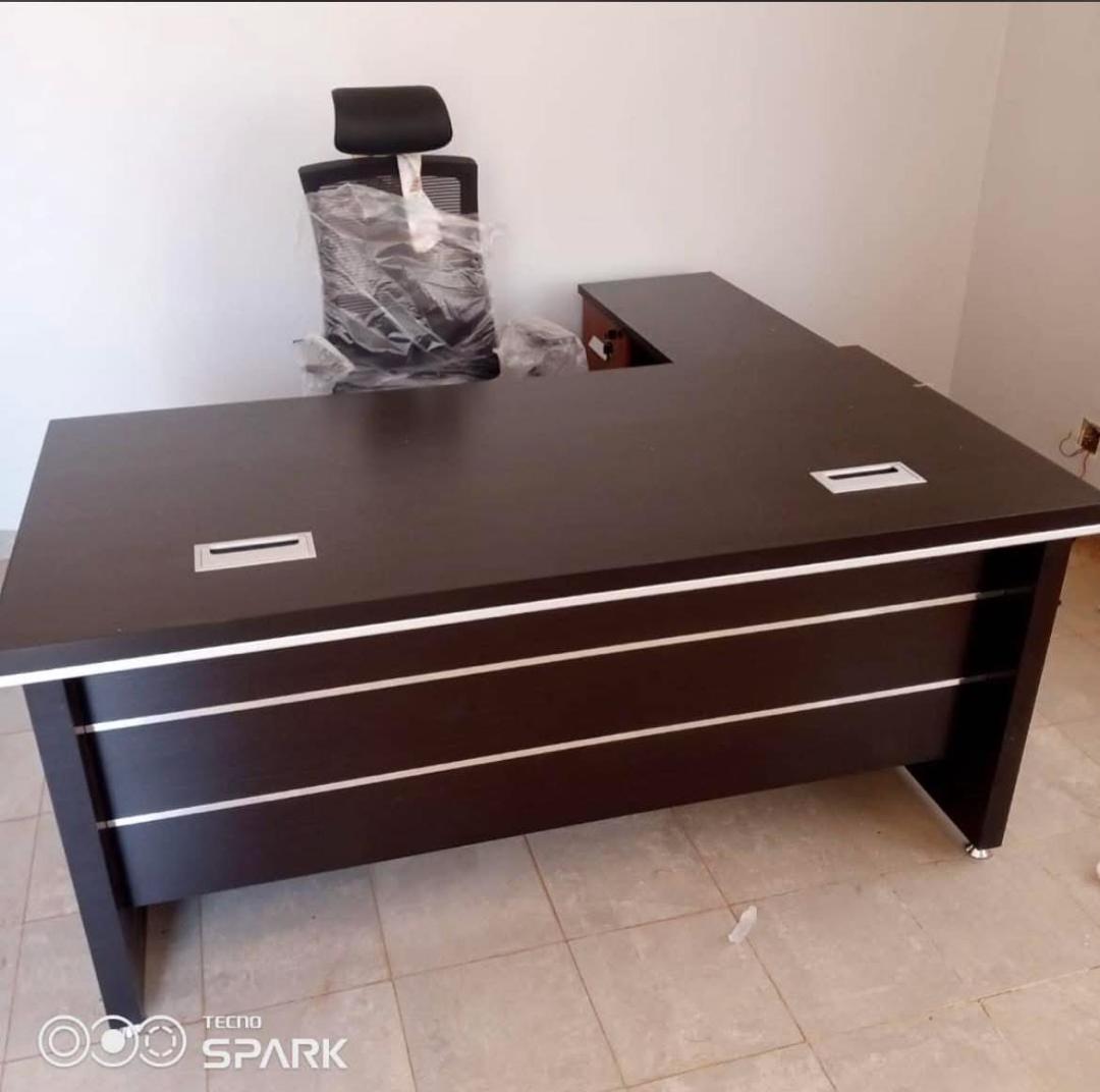 Bureau de direction en L – Wengé & Aluminium