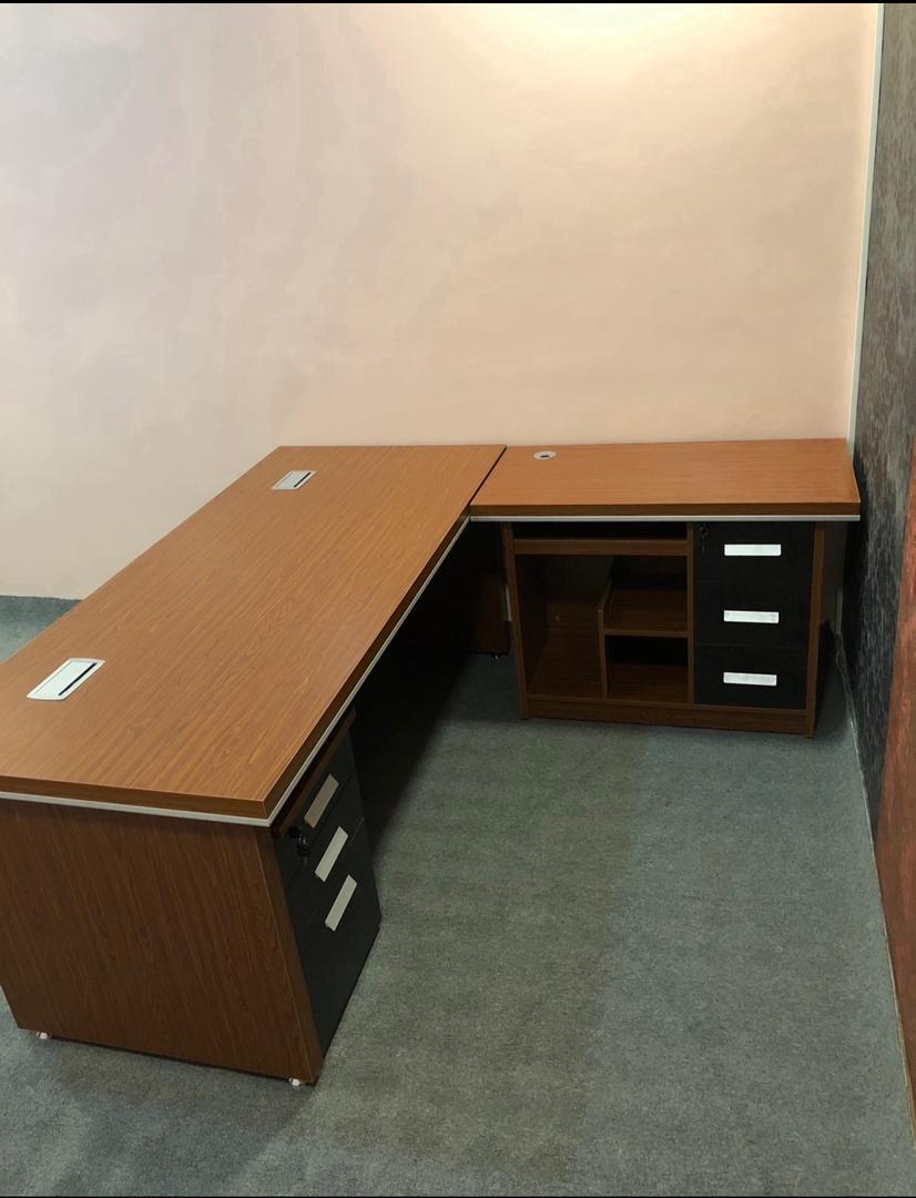 Bureau de Direction en L avec Retour et Caissons Bois et Noir — photo 2
