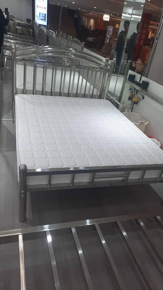 Lit Inox avec Matelas X