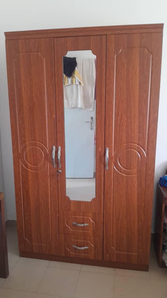 Armoire 3 portes avec miroir et 2 tiroirs — photo 2