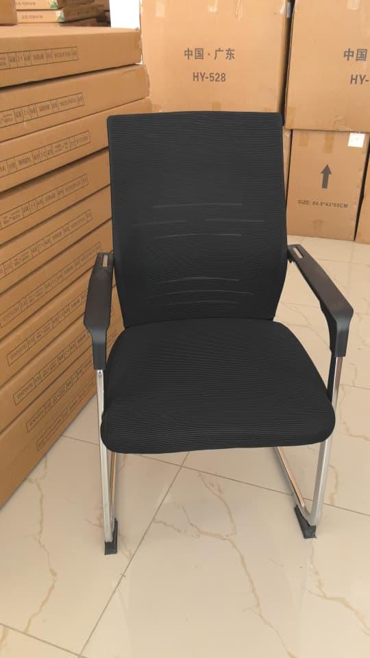 Chaise Visiteur Maille Noire Piétement Luge — photo 2