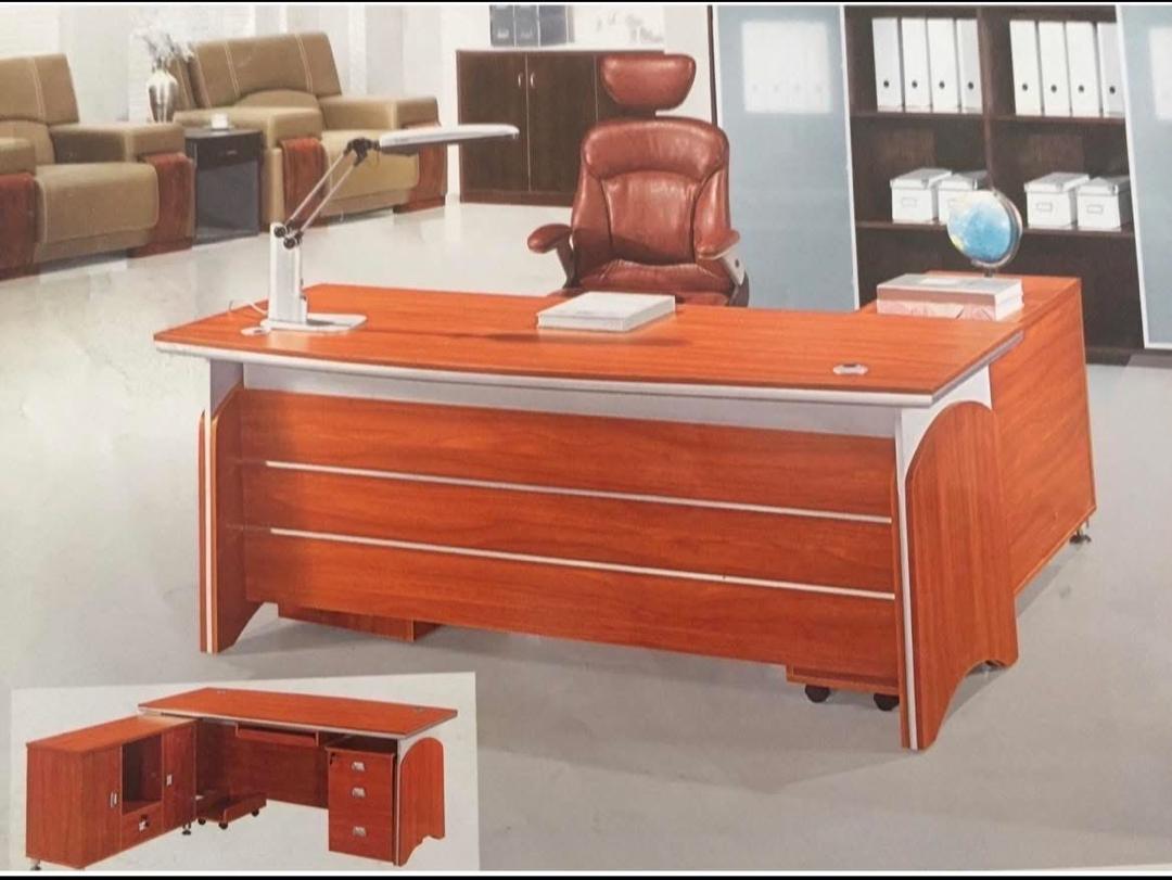 Bureau de direction en L – Merisier avec caisson mobile